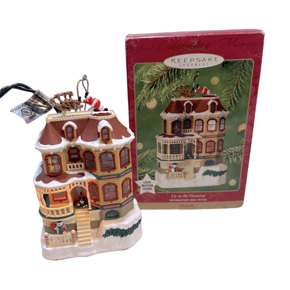 Vintage 2001 Hallmark Keepsake Ornament โUp on the Housetopโโ magic ornament